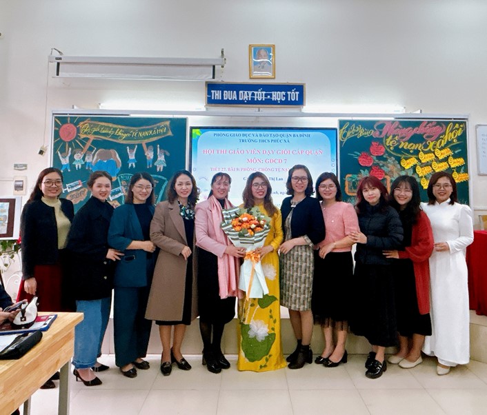 Cô giáo Lê Thị Lan tỏa sáng rạng ngời trong hội thi "Giáo viên dạy giỏi" cấp Quận môn Giáo dục công dân năm học 2023-2024